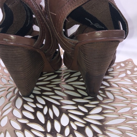 Trouve’ Brown Leather Uppers Stacked Heels Peep Toe Booties Size 6 - Picture 7 of 10